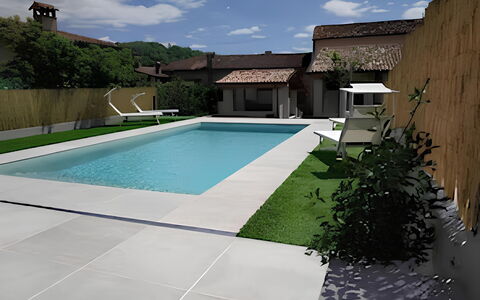 La Corte di Marga - Casa Gustet: Piscina, Materiale Composito, Calcestruzzo, Estate, Backyard, Cortile, Shade, Landscaping, Cortile, Villa