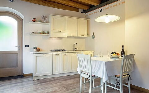 La Corte di Marga - Casa Gustet: Mobilia, Interior Design, Pavimentazione, Legna, Pavimento, Soffitto, Cucina, Controsoffitto, Camera, Illuminazione