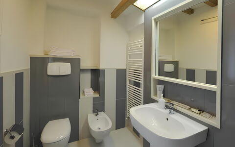 La Corte di Marga - Casa Gustet: Interior Design, Pavimentazione, Soffitto, Pavimento, Idraulico Fixture, Bagno, Camera, Lavello, Appartamento, Idraulico
