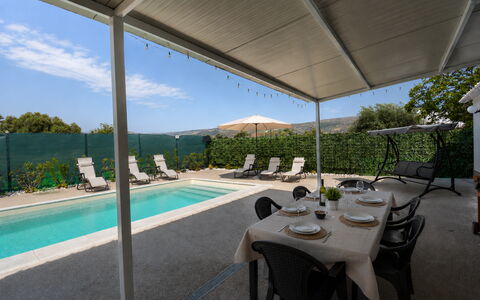 Villa Cosentini: Mobili Da Esterno, Piscina, Shade, Sedia, Vaso Di Fiori, Pianta Della Casa, Eco Hotel, Terrazza, Landscaping, Ricorrere