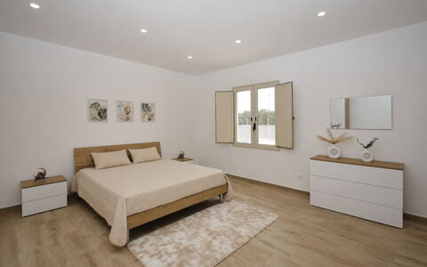 Villa Cosentini: Mobilia, Letto, Interior Design, Pavimentazione, Camera Da Letto, Pavimento, Parete, Legna, Soffitto, Camera