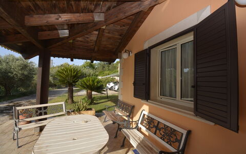 Villa del Monte: Legna, Mobilia, Casa, Porta, Shade, Sedia, Villetta, Color Legno, Mobili Da Esterno, Portico