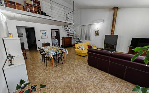 Villa del Monte: Pavimentazione, Pavimento, Interior Design, Mobilia, Camera, Soffitto, Appartamento, Divano, Soggiorno