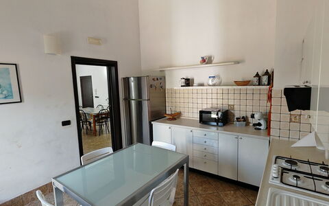 Villa del Monte: Mobilia, Pavimentazione, Interior Design, Pavimento, Cucina, Illuminazione, Camera, Soffitto, Controsoffitto, Elettrodomestico Da Cucina