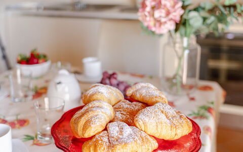 Serafini Holiday Home: Cibo, Tavola, Serveware, Dolce, Mobilia, Dishware, Prima Colazione