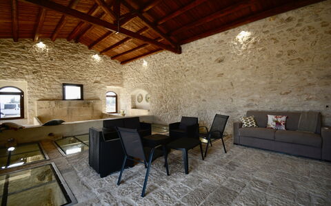 Villa Palmento: Parete, Pavimentazione, Architettura, Soffitto, Mobilia, Pavimento, Interior Design, Muro ​​Di Pietra, Sedia