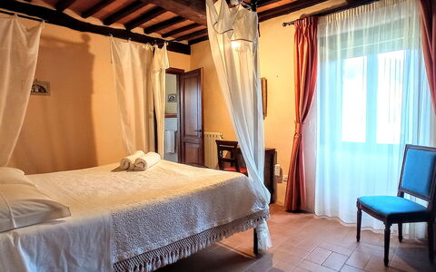 Villa Campo al Vento - Country Farm: Mobilia, Interior Design, Legna, Pavimento, Pavimentazione, Camera Da Letto, Letto, Soffitto, Illuminazione, Camera