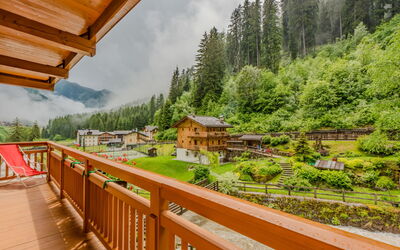 Malè 100: Casa, Hill Station, Eco Hotel, Larice, Balcone, Color Legno, Villaggio, Latifoglie, Ricorrere, Valle