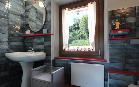Villa 900 Design & Hills Escape: Idraulico Fixture, Color Legno, Latifoglie, Piastrella, Plank, Rubinetto, Pianta Della Casa, Bagno, Lavandino Del Bagno, Idraulico