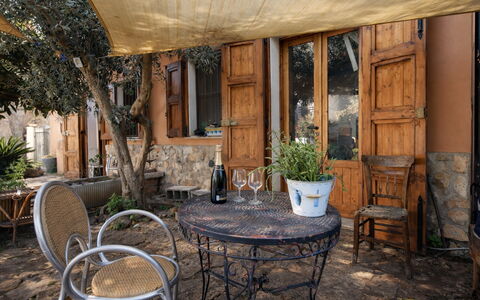 Ranch Salomonello: Mobilia, Legna, Sedia, Mobili Da Esterno, Tavolo, Tavolo Esterno, Vaso Di Fiori, Porta, Cucina & Sala Da Pranzo Tavolo, Flagstone
