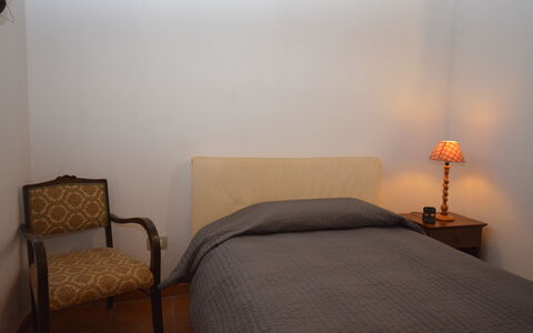 Ranch Salomonello: Letto, Mobilia, Bedding, Camera Da Letto, Lenzuolo, Parete, Pavimento, Biancheria, Interior Design, Legna