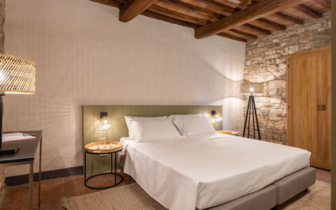 Maison Badia a Passignano: Parete, Mobilia, Interior Design, Camera Da Letto, Letto, Tessile, Pavimentazione, Soffitto, Pavimento, Biancheria