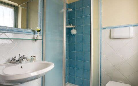 Casa Stella Serena, Casole D'Elsa, Pool: Interior Design, Pavimentazione, Pavimento, Idraulico Fixture, Lavandino Del Bagno, Bagno, Idraulico, Camera, Soffitto, Lavello