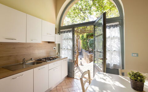 Casa Stella Serena, Podere le Scopaie, Pool: Interior Design, Pavimentazione, Cucina, Pavimento, Controsoffitto, Soffitto, Elettrodomestico Da Cucina, Apparecchio Major, Cucina & Sala Da Pranzo Tavolo, Color Legno