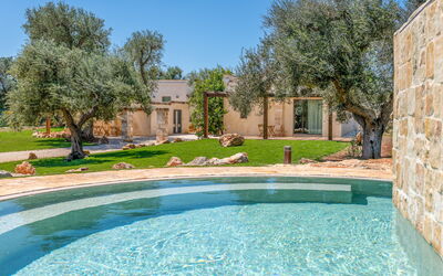 Le Camere di Corte Kalia by Raro Rooms: Piscina, Estate, Ricorrere, Giardino, Shade, Hacienda, Backyard, Landscaping, Cortile, Giochi D'Acqua