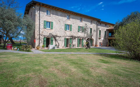 Preseglie Lake Garda: Estate, Prato, Giardino, Cortile, Backyard, Landscaping, Villa, Agriturismo