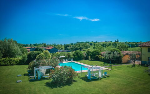 Preseglie Lake Garda: Blu, Piscina, Estate, Prato, Tempo Libero, Ricorrere, Eco Hotel, Landscaping, Hacienda, Parco