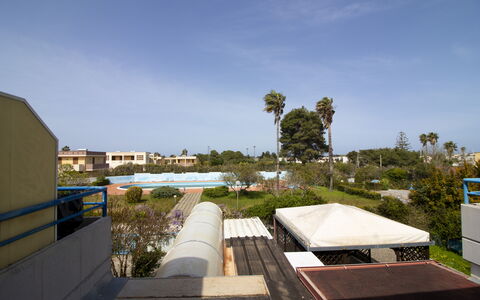Celeste'S House in Torre Dell'Orso: Zona Residenziale, Shade, Estate, Ricorrere, Hacienda, Landscaping, Villa, Eco Hotel, Piscina