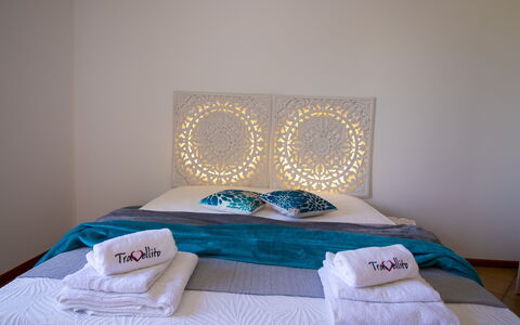 Sweet Dreams Home in Otranto: Letto, Mobilia, Bedding, Camera Da Letto, Lenzuolo, Interior Design, Biancheria, Pavimento, Cuscino, Camera