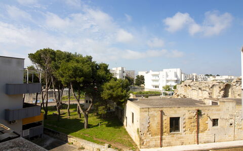 Sweet Dreams Home in Otranto: Parete, Appartamento, Zona Residenziale, Urban Design, Condominio, Calcestruzzo, Balcone, Brutalismo