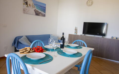 Sweet Dreams Home in Otranto: Mobilia, Interior Design, Tavolo, Pavimento, Sedia, Cucina & Sala Da Pranzo Tavolo, Tovaglia, Sala Da Pranzo, Serveware, Dishware