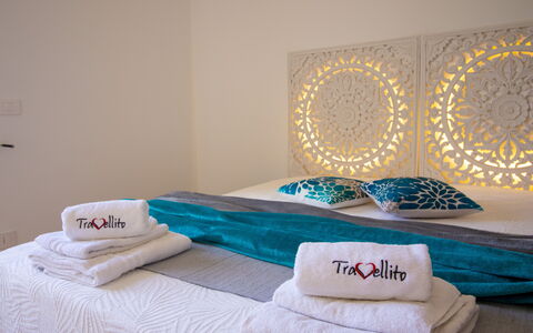 Sweet Dreams Home in Otranto: Mobilia, Interior Design, Camera Da Letto, Letto, Pavimento, Bedding, Tessile, Lenzuolo, Camera, Pavimentazione