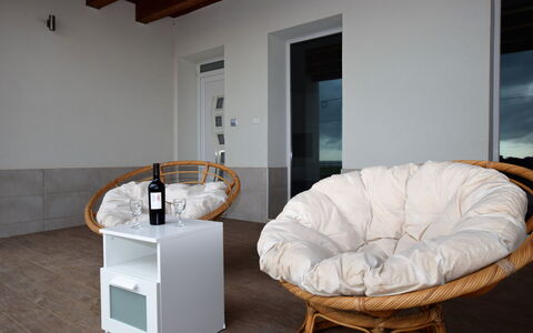 Villa Marzia: Mobilia, Legna, Interior Design, Pavimento, Pavimentazione, Pavimento In Legno, Camera, Color Legno, Sedia, Latifoglie