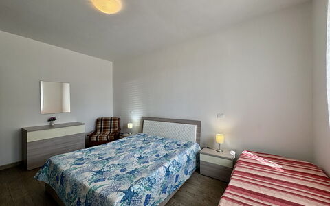 Villa Marzia: Mobilia, Letto, Interior Design, Pavimento, Camera Da Letto, Pavimentazione, Lenzuolo, Legna, Bedding, Soffitto