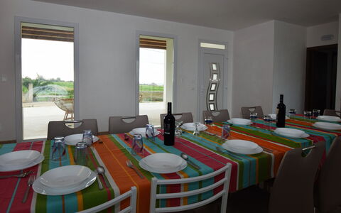 Villa Marzia: Mobilia, Tavolo, Sedia, Legna, Interior Design, Pavimentazione, Cucina & Sala Da Pranzo Tavolo, Sala Da Pranzo, Illuminazione, Pavimento
