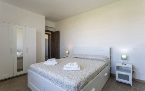 Villa Marzia: Letto, Camera Da Letto, Bedding, Interior Design, Lenzuolo, Mobilia, Pavimento, Soffitto, Pavimentazione, Camera