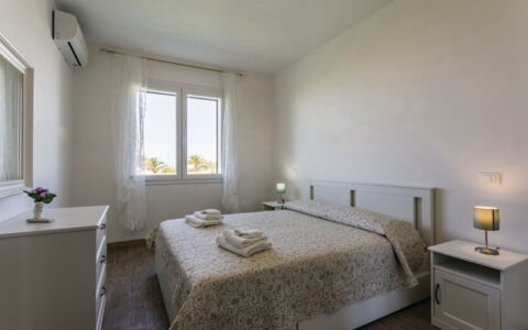 Villa Marzia: Camera Da Letto, Appartamento, Pavimento, Letto, Casa, Mobilia, Bedding, Telaio Del Letto, Lenzuolo, Camera