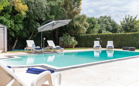 Villa Margherita: Piscina, Blu, Mobili Da Esterno, Ricorrere, Lettino, Materiale Composito, Shade, Sedia, Terme, Estate