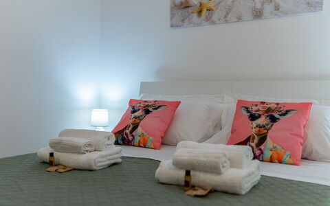 Villa Margherita: Interior Design, Mobilia, Pavimento, Camera, Camera Da Letto, Biancheria, Cuscino, Tessile, Pavimentazione, Lancia Cuscino