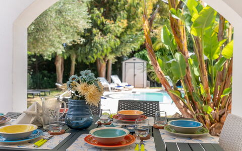 Villa Margherita: Mobilia, Tavola, Tavolo, Sedia, Serveware, Dishware, Cucina & Sala Da Pranzo Tavolo, Interior Design, Piatto, Sala Da Pranzo