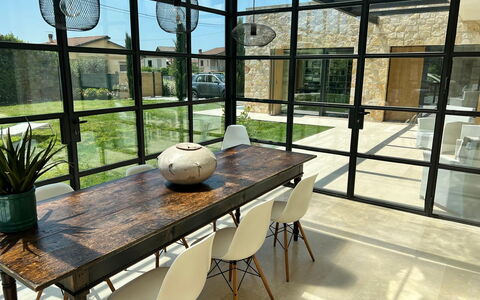 Villa Elena: Mobilia, Legna, Interior Design, Tavolo, Pavimentazione, Sedia, Cucina & Sala Da Pranzo Tavolo, Pavimento, Illuminazione, Sala Da Pranzo