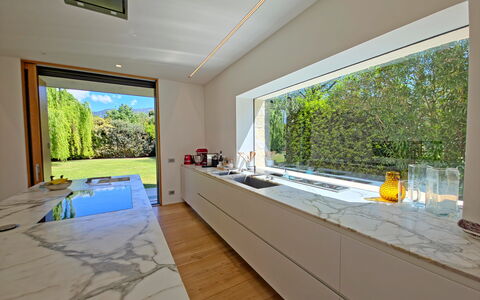 Villa Elena: Interior Design, Pavimentazione, Controsoffitto, Cucina, Pavimento, Casa, Soffitto, Piastrella, Materiali Naturali, Design