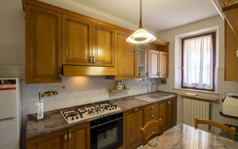 Gli Ulivi: Cucina, Controsoffitto, Elettrodomestico Da Cucina, Cabinetry, Legna, Interior Design, Apparecchio Major, Pavimentazione, Lavandino Della Cucina, Mobilia