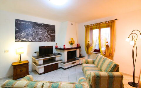 Gli Ulivi: Mobilia, Interior Design, Pavimentazione, Divano, Camera, Legna, Pavimento, Soggiorno, Soffitto, Illuminazione