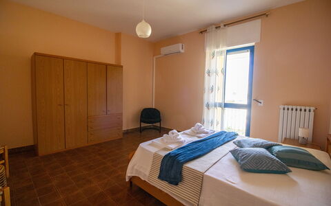 Elena'S House in Otranto: Mobilia, Pavimento, Pavimentazione, Interior Design, Camera Da Letto, Letto, Legna, Lenzuolo, Soffitto, Camera