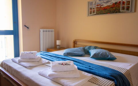 Elena'S House in Otranto: Legna, Mobilia, Sedia, Color Legno, Latifoglie, Camera Da Letto, Hotel, Letto, Telaio Del Letto