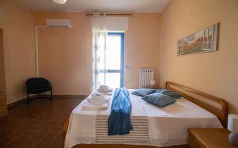 Elena'S House in Otranto: Mobilia, Interior Design, Letto, Camera Da Letto, Pavimento, Pavimentazione, Legna, Lenzuolo, Camera, Bedding