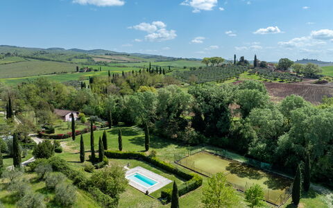 Civico108 Vacation Home, Pool, Castellina in Chian: Arbusto, Paesaggio, Lotto, Giardino, Estate, Landscaping, Piantagione, Hedge, Prato, Villa