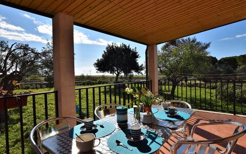 Villa Andrea: Mobilia, Sedia, Mobili Da Esterno, Portico, Shade, Tavolo Esterno, Giardino, Eco Hotel, Balcone, Backyard