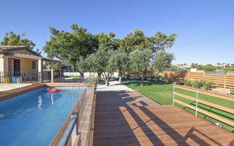 Villa Andrea: Piscina, Materiale Composito, Shade, Ricorrere, Eco Hotel, Deck, Color Legno, Design, Latifoglie, Landscaping