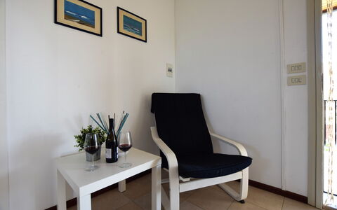 Villa Andrea: Mobilia, Pavimentazione, Pavimento, Interior Design, Sedia, Camera, Soggiorno, Cornice, Comfort, Tavolino Da Caffè