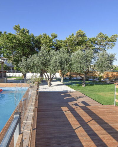 Villa Andrea: Piscina, Materiale Composito, Shade, Ricorrere, Eco Hotel, Deck, Color Legno, Design, Latifoglie, Landscaping