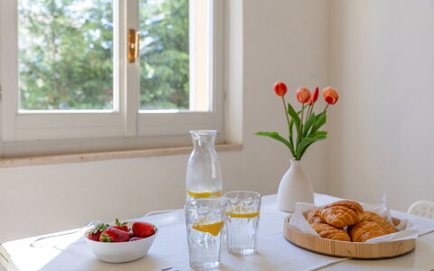 Casale Oleandro Marino: Tavola, Cibo, Serveware, Mobilia, Tavolo, Bicchieri, Tagliare I Fiori, Ingrediente, Dishware