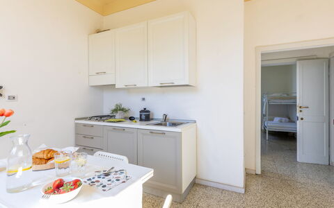 Casale Oleandro Marino: Pavimentazione, Interior Design, Pavimento, Camera, Soffitto, Appartamento, Cabinetry, Controsoffitto, Modanatura, Elettrodomestico Da Cucina