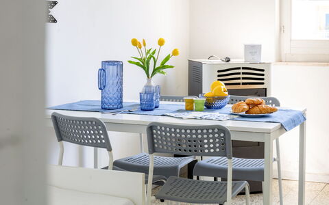 Casale Oleandro Marino: Mobilia, Interior Design, Sedia, Design, Plastica, Cucina, Tavolino Da Caffè, Pianta Della Casa
