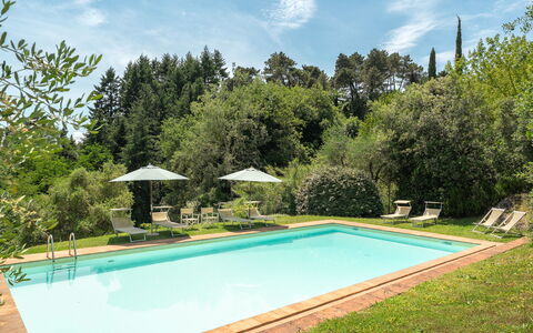 La Sorgente: Piscina, Arbusto, Ricorrere, Giardino, Eco Hotel, Landscaping, Shade, Estate, Hacienda, Prato